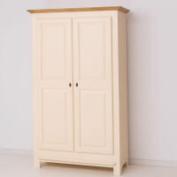 Massiver Kleiderschrank im Landhausstil