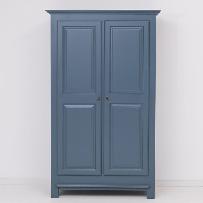 Massiver Landhausstil Kleiderschrank nachtblau
