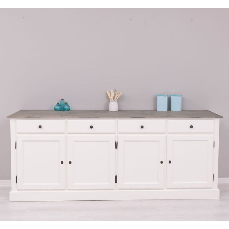 Massives Sideboard im Landhausstil