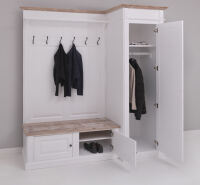 Große Landhaus Garderobe mit Schrank rechts