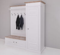 Große Landhaus Garderobe mit Schrank rechts