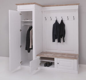 Große Landhaus Garderobe mit Schrank links