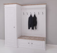 Große Landhaus Garderobe mit Schrank links