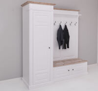 Große Landhaus Garderobe mit Schrank links