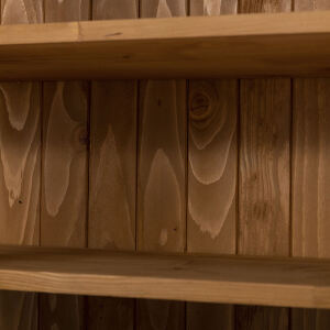 Schmaler Esszimmerschrank im Landhausstil bordeaux