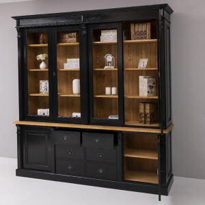 Großer schwarzer Vitrinenschrank im Landhausstil