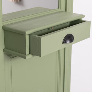 Schmale Flurgarderobe im Landhausstil blassgrün