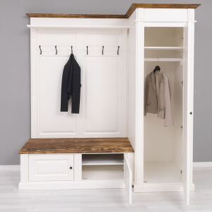Landhaus Flur Garderobe mit viel Stauraum altweiß