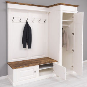 Landhaus Flur Garderobe mit viel Stauraum altweiß