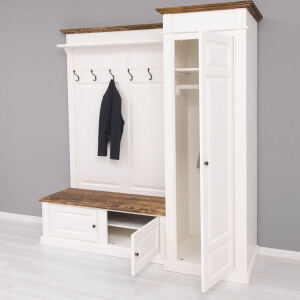 Landhaus Flur Garderobe mit viel Stauraum altweiß