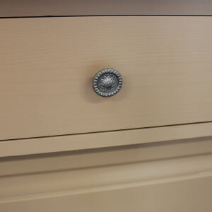 Braunes Landhaus Sideboard mit SchiebetÃ¼ren - Eichenplatte weiÃŸ-grau