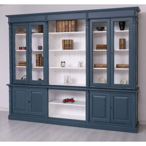 Landhaus Wohnzimmerschrank in der Farbe nachtblau mit einer weißen Innenfarbe