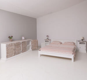 Weißes Schlafzimmer im Landhausstil