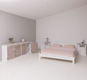 Weißes Schlafzimmer im Landhausstil