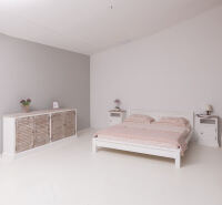 Weißes Schlafzimmer im Landhausstil