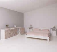 Weißes Schlafzimmer im Landhausstil