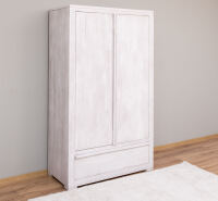 Kleiderschrank mit Schublade im Landhausstil