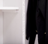 Kleiderschrank mit Schublade im Landhausstil