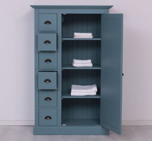 blauer Schubladenschrank im Landhausstil