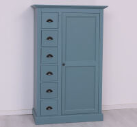 blauer Schubladenschrank im Landhausstil