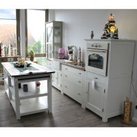 Mittelhoher Backofenschrank im Landhausstil