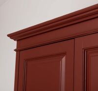 Landhaus-Kleiderschrank bordeaux rot