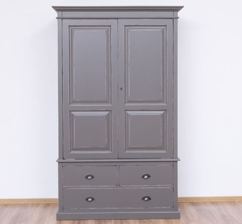 Landhaus-Kleiderschrank im Antiklook - aschbraun