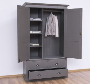 Landhaus-Kleiderschrank im Antiklook - aschbraun