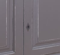 Landhaus-Kleiderschrank im Antiklook - aschbraun