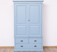 Landhaus-Kleiderschrank im Antik-Look - himmelblau-weiß