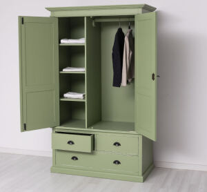 Landhaus-Kleiderschrank blassgrün Antik-Look