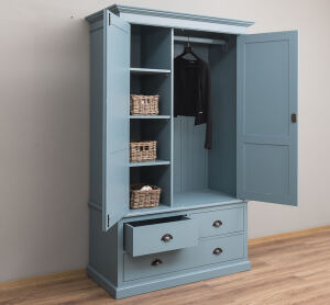 Landhaus-Kleiderschrank türkisblau