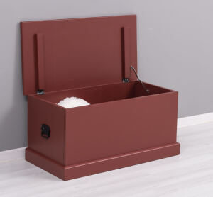 rustikale Massivholz Truhe bordeaux rot