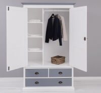 Landhaus-Kleiderschrank weiß mit fehgrauen Details