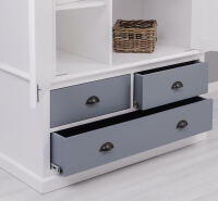 Landhaus-Kleiderschrank weiß mit fehgrauen Details