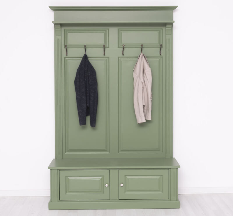bunte  Garderobe im Landhausstil resedagrün