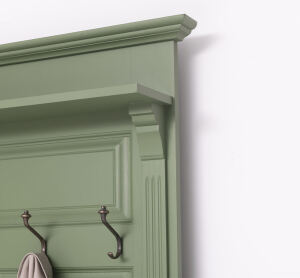 bunte  Garderobe im Landhausstil resedagrün