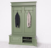 bunte  Garderobe im Landhausstil resedagrün