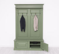 bunte  Garderobe im Landhausstil resedagrün