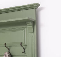 bunte  Garderobe im Landhausstil resedagrün