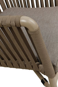 Zeitloser Loungesessel braun
