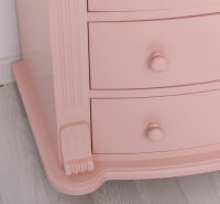 Romantische Landhauskommode mit Verzierungen steingrau / Pastellrosa
