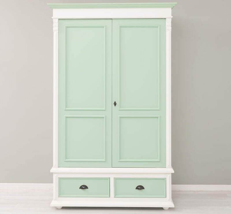 Kleiderschrank im Landhausstil mit Schubladen altweiß  / mint-pastellgrün