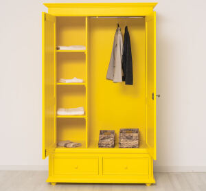 Kleiderschrank im Landhausstil mit Schubladen zitronengelb