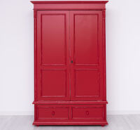 Kleiderschrank im Landhausstil mit Schubladen im Antik-Look rot