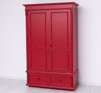 Kleiderschrank im Landhausstil mit Schubladen im Antik-Look rot