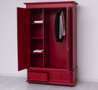 Kleiderschrank im Landhausstil mit Schubladen im Antik-Look rot