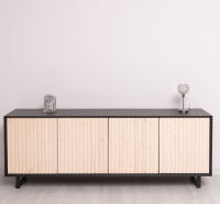 Sideboard Skandi mit Holztüren in Lamellenoptik