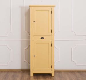 Großer Küchenschrank im Landhausstil lackiert