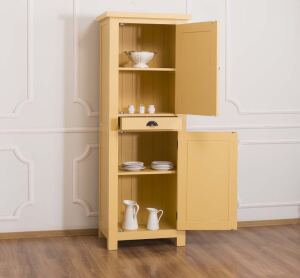 Großer Küchenschrank im Landhausstil lackiert
